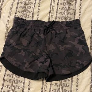 Zyia Camo Flip It Shorts L